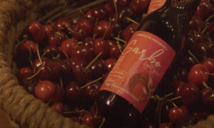 Con cerezas de pequeños productores de El Maule, Garbo Sparklig Cherries creó espumante de exportación
